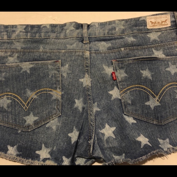 Levies Stars Shorty Shorts - Picture 3 of 5